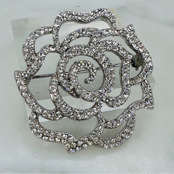 Vintage Pave Rose Pin Brooch Silver-Tone Openwork Rhinestone Flower Estate Bling - Picture 6 of 6